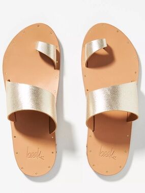 beek Finch Toe-Loop Sandals Size 9